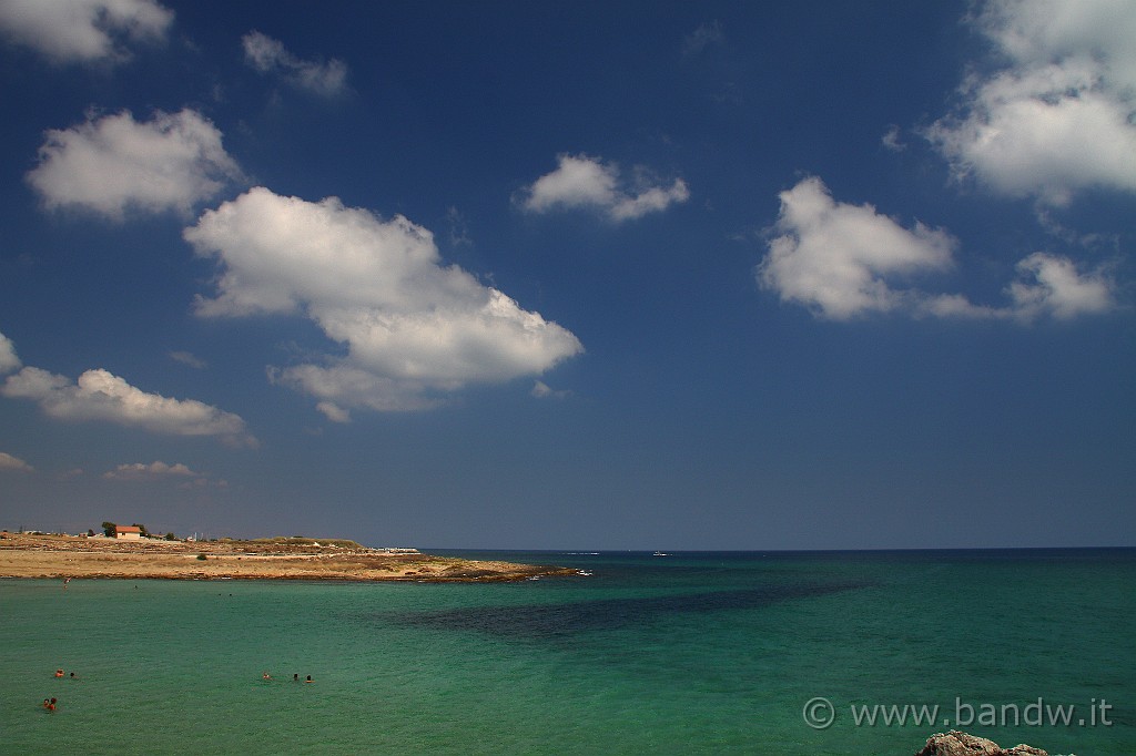 Marzamemi_068.JPG - Il mare e la spiaggia nei pressi della Grotta di Calafarina