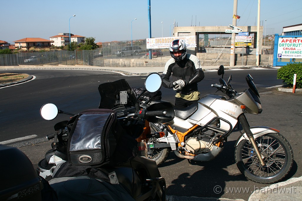 2KLEsullEtna2_001.JPG - L'arrivo di Luca al punto d'incontro concordato