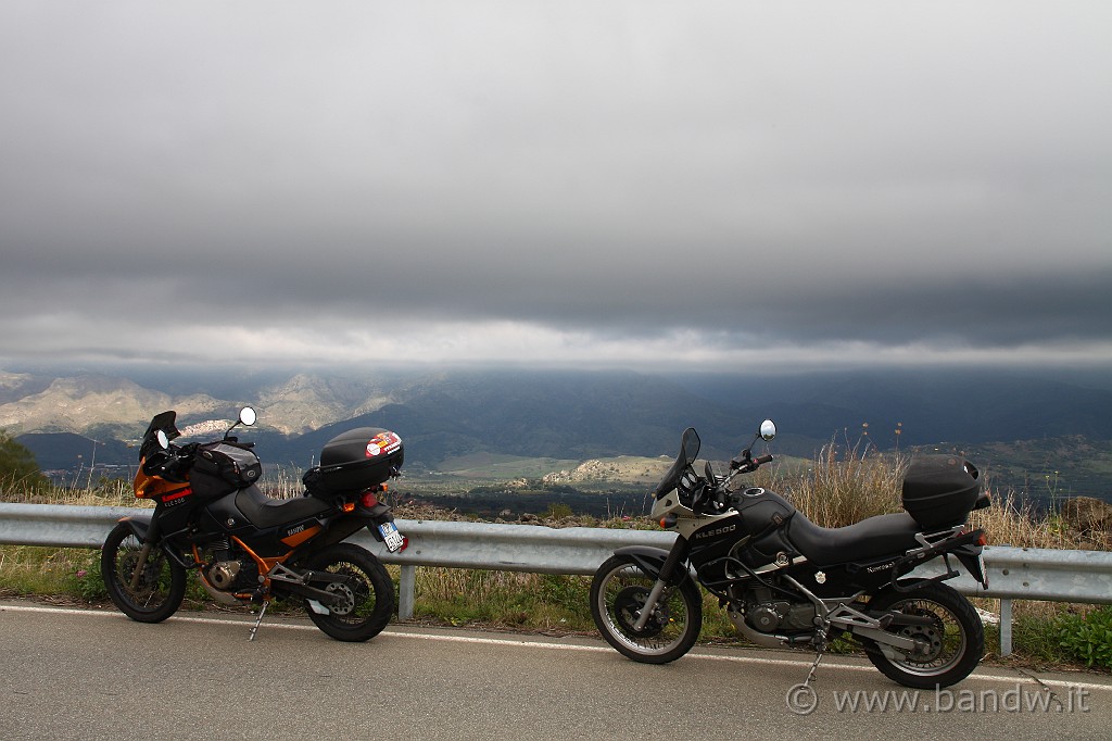 2KLEsullEtna3_008.JPG - Sosta fotografica con panorama sulla Valle dell'Alcantara