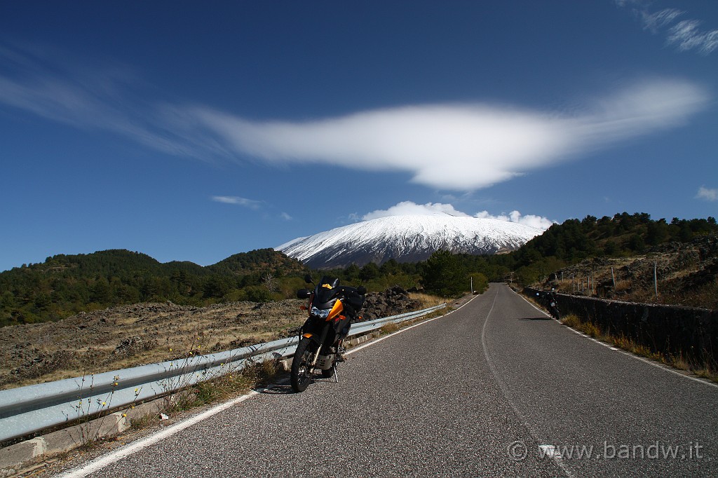 2KLEsullEtna3_032.JPG - Saliamo verso monte Intralio e lo spettacolo è davvero unico