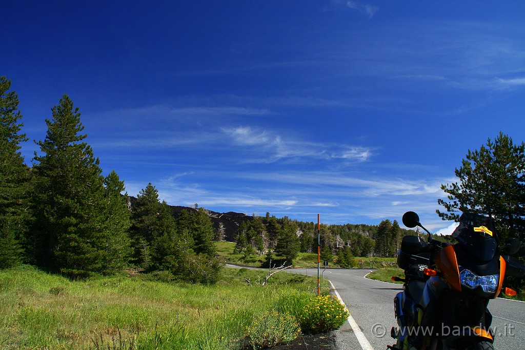 60000km_014.JPG - Piano Provenzana - Pose "plastiche" della mia moto