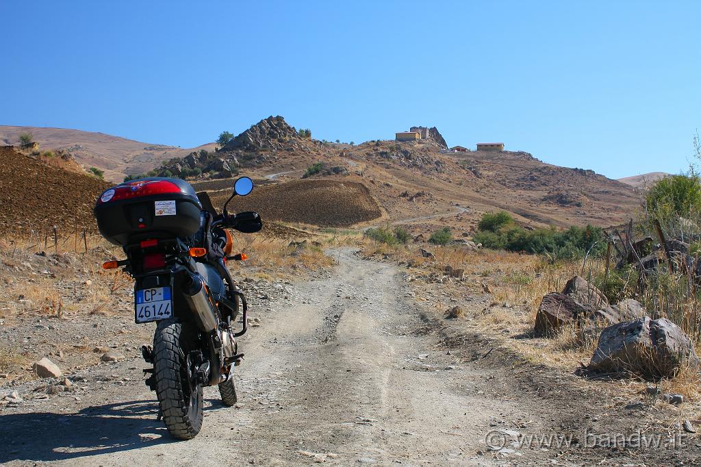 Adrano_e_Troina_020.JPG - Anche un pò di fuori strada per ravvivare la giornata