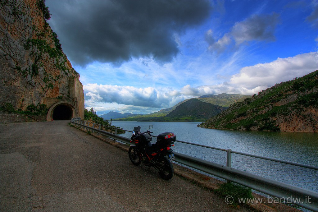 Caccamo_e_dintorni_002.jpg - Il lago dell'invaso di Rosamarina