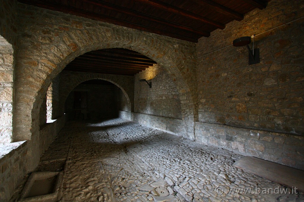 Caccamo_e_dintorni_053.JPG - Le stalle del Castello di Caccamo