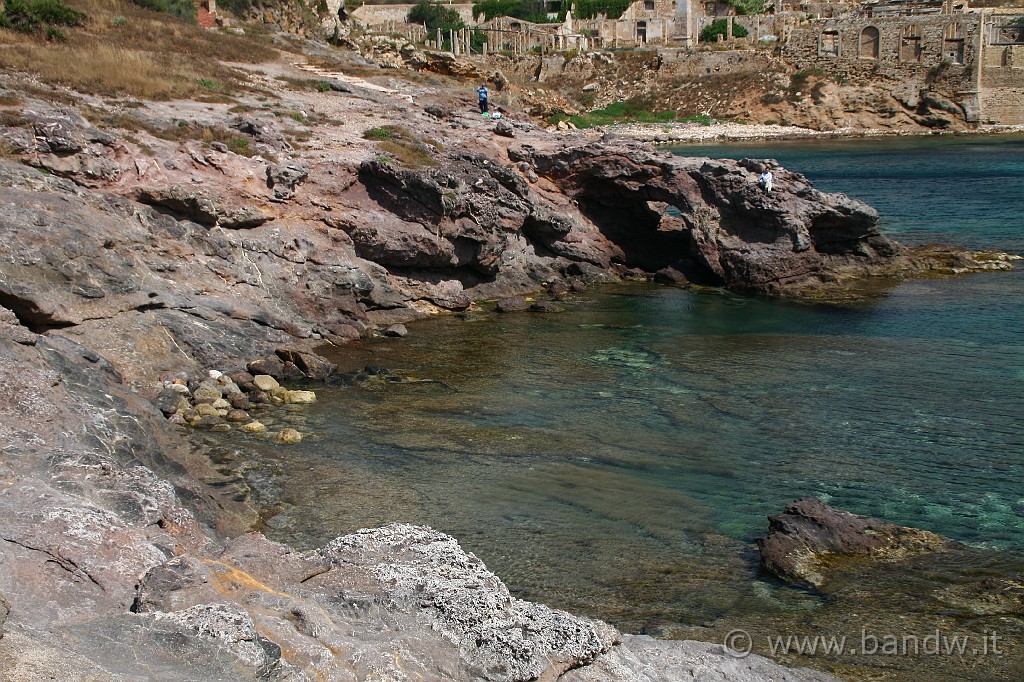 CapoPasseroCapoNord_021.JPG - La splendida costa sotto al castello Tafuri di Porto Palo e la tonnara