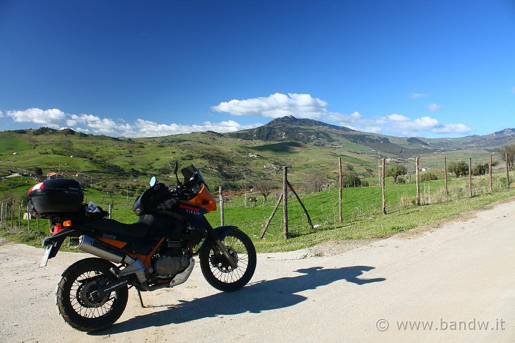 Centro_Sicilia_037.JPG - ...... prosegueo e mi godo il panorama....