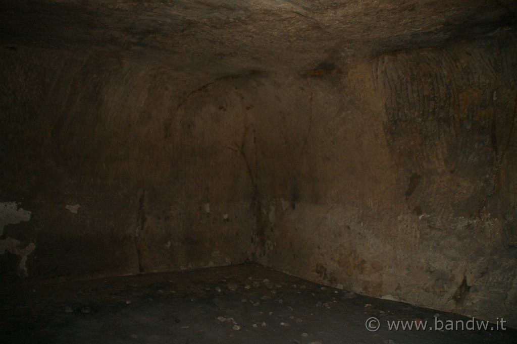 Centro_Sicilia_026.JPG - .... e questa piccola stanza scavata nella roccia e nient'altro.