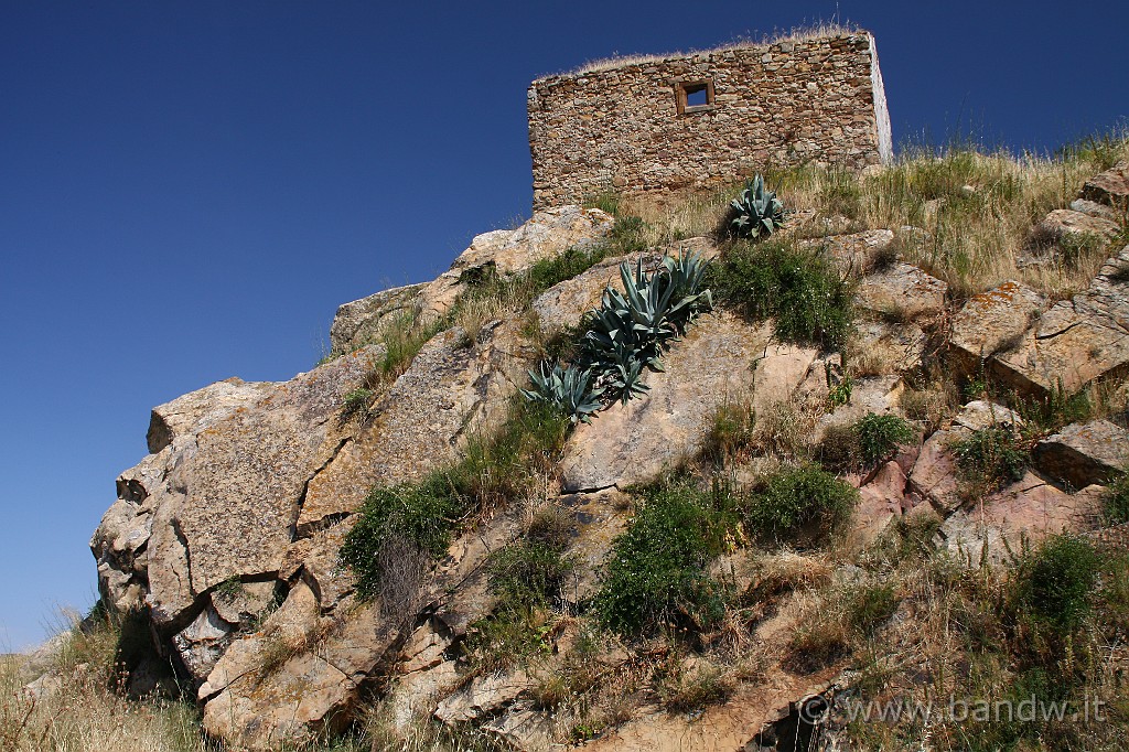 Centro_Sicilia_049.JPG - Rudere sul costone opposto al castello