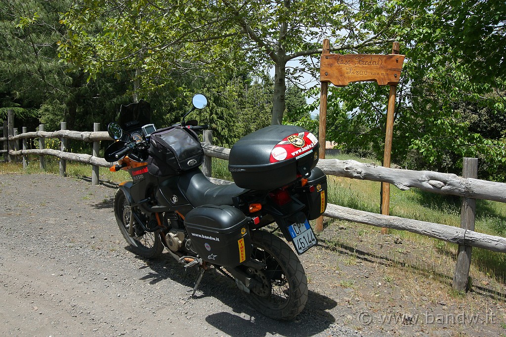 Dimensione_Natura_2_061.JPG - Sosta nel parco dell'Etna nei pressi delle case Forestali Pirao