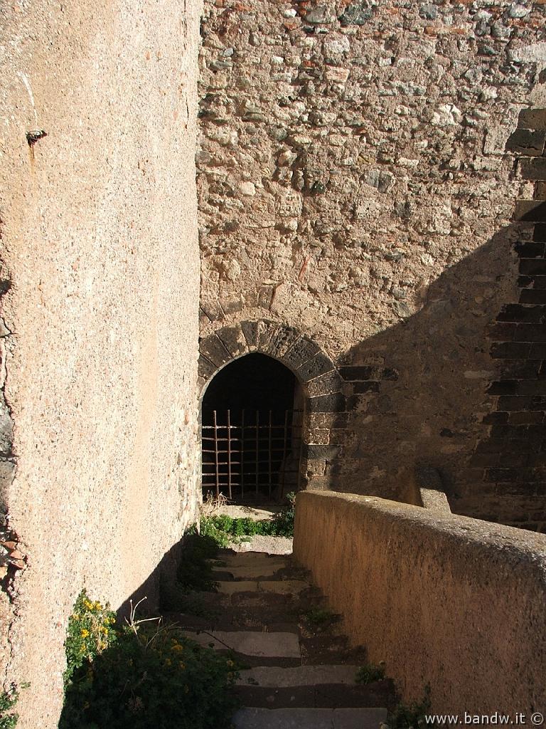 Milazzo-127.JPG - Scala che scende dal terrazzo del castello