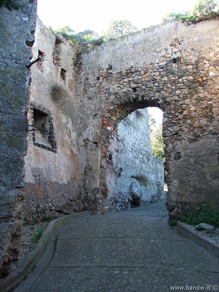 Milazzo-132.JPG - Area tra le due porte precedentemente accennate dove il nemico veniva rinchiuso e ucciso con ogni metodo