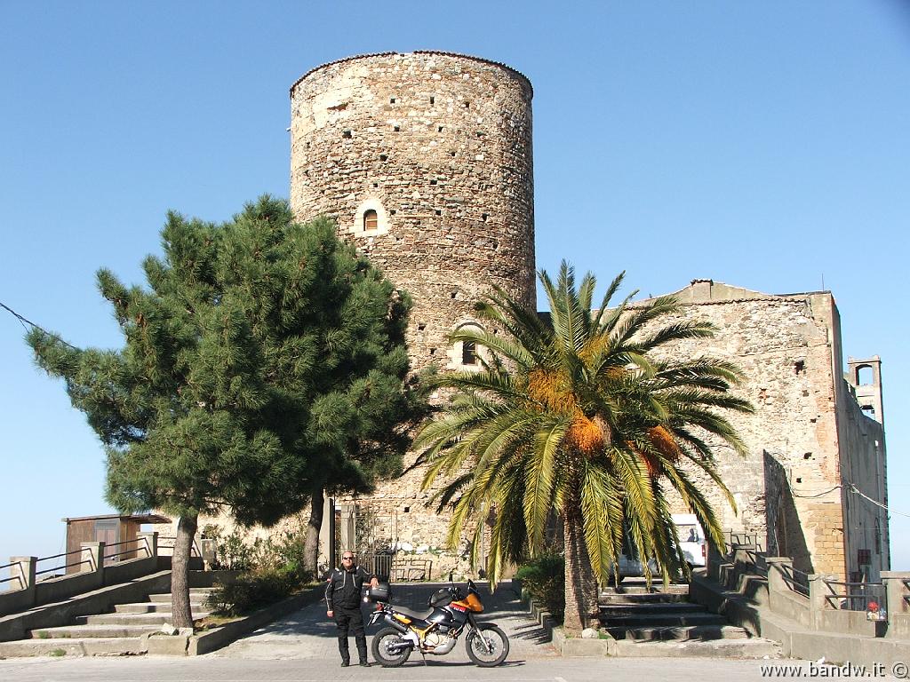 Santa Lucia del Mela-107.JPG - Il Santuario della Madonna della Neve o Castello Arabo-svevo-aragonese