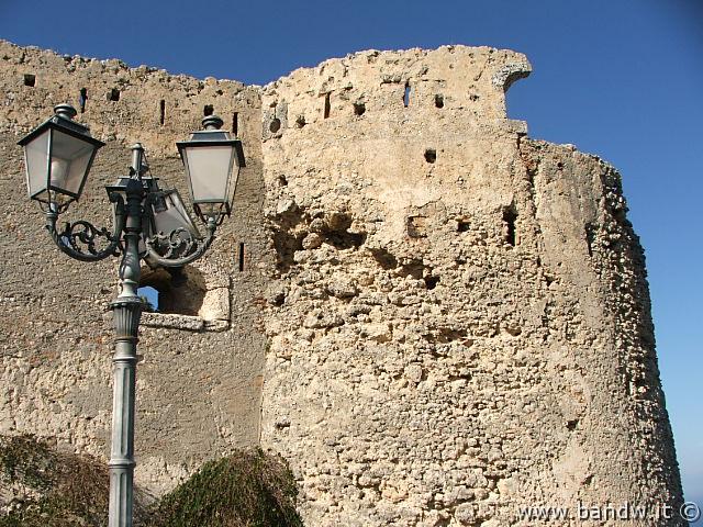 Venetico-101.JPG - Castello di VENETICO ormai abbandonato ed in disuso.