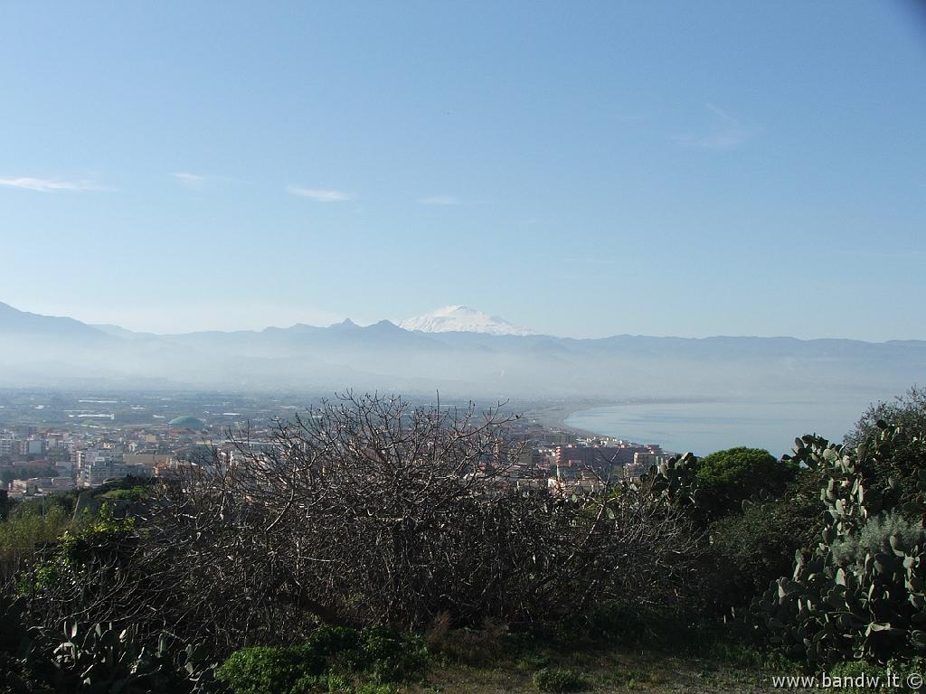 Milazzo-112.JPG - Panorama dal cortile del Castello con vista verso l'Etna