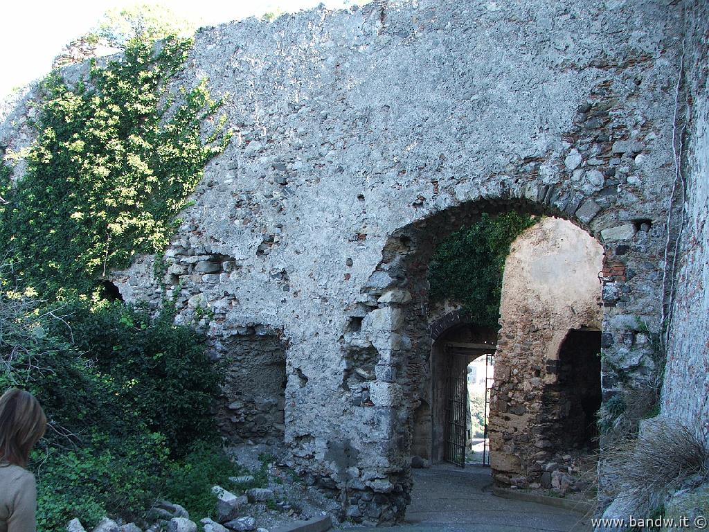 Milazzo-129.JPG - Le due porte che separavano la cinta muraria Svevo Normanna da quella Aragonese