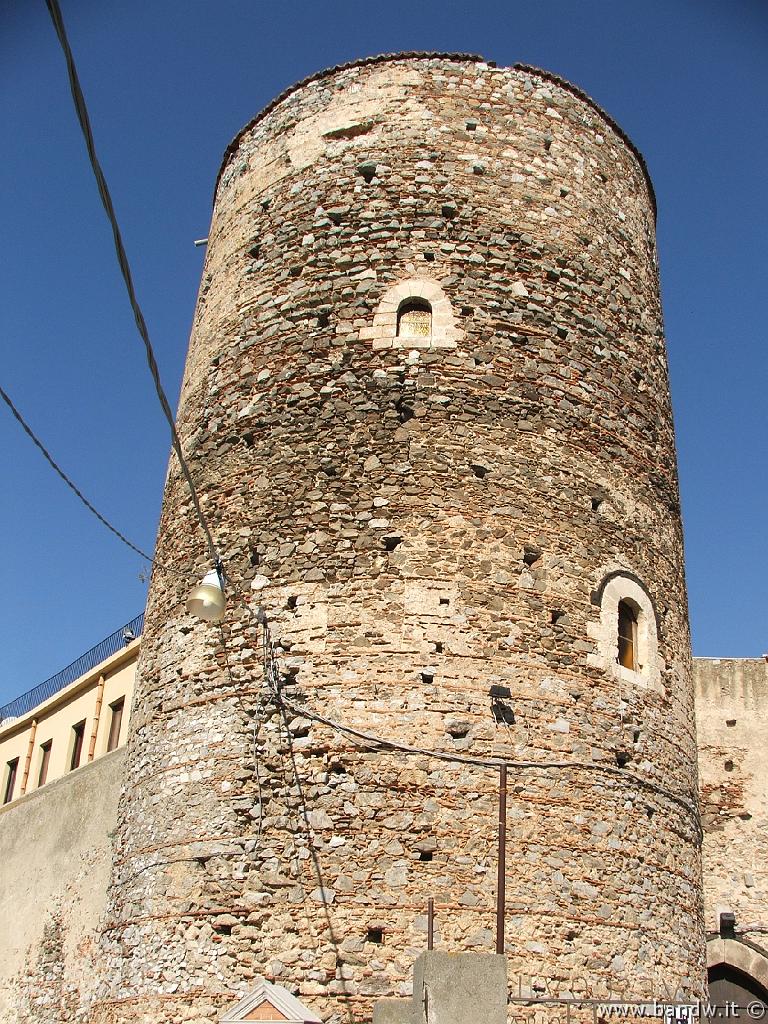 Santa Lucia del Mela-108.JPG - Torre del castello Arabo-svevo-aragonese