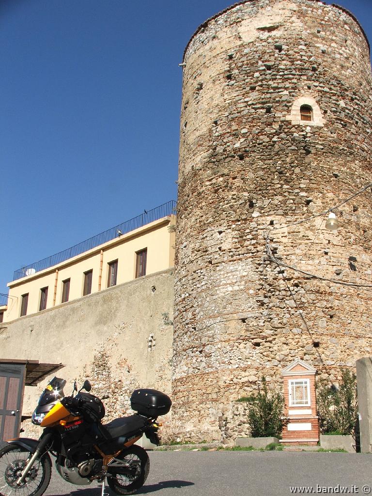 Santa Lucia del Mela-112.JPG - Torre del castello Arabo-svevo-aragonese