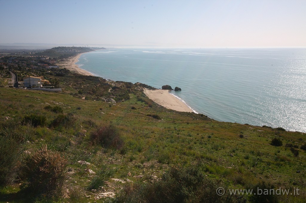 Giro_castelli_terza_parte_020.JPG - ... e risulta visibile da tutto il golfo di Gela. ...