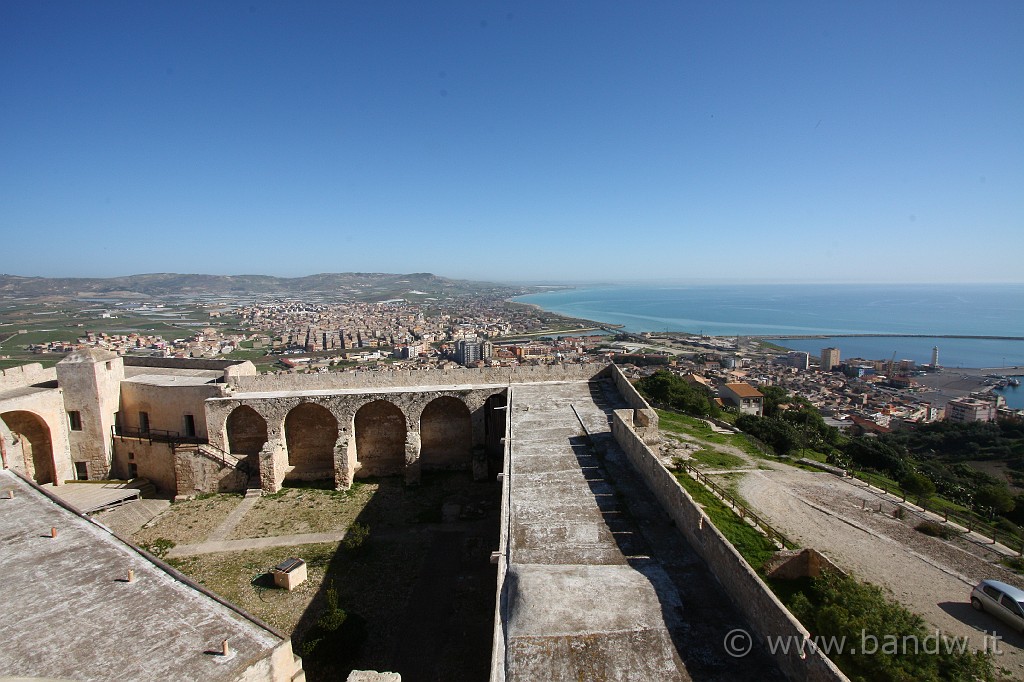 Giro_castelli_terza_parte_058.JPG - ... Il castello non subì mai attacchi di nessun genere, ...