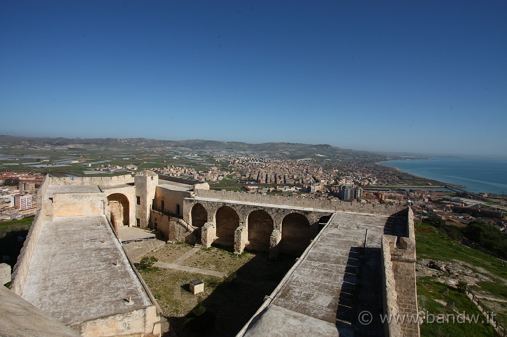 Giro_castelli_terza_parte_063.JPG - ... Negli anni '80 è stato oggetto di un intervento di restauro dalla Sopraintendenza BB.CC.AA. di Agrigento ...