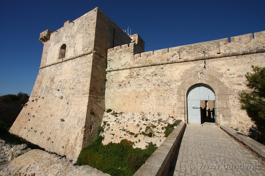 Giro_castelli_terza_parte_073.JPG - Arrivo a Licata per visitare il Castel Sant'Angelo posto sull'omonimo colle.