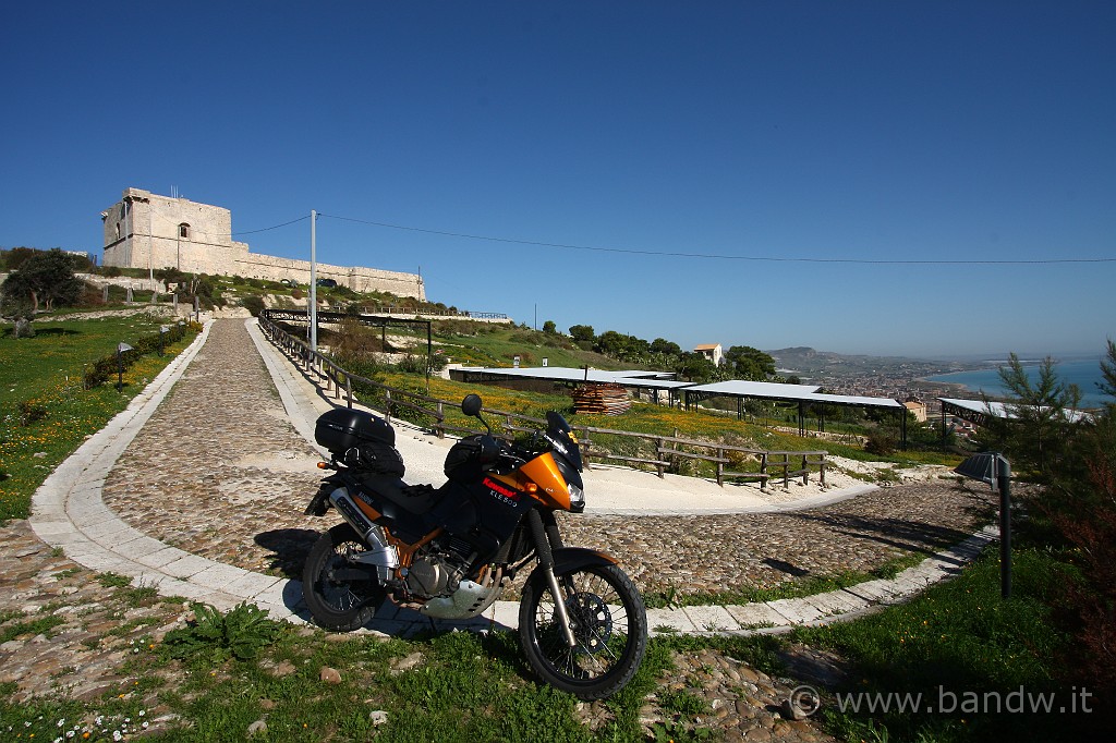 Giro_castelli_terza_parte_103.JPG - Foto alla moto