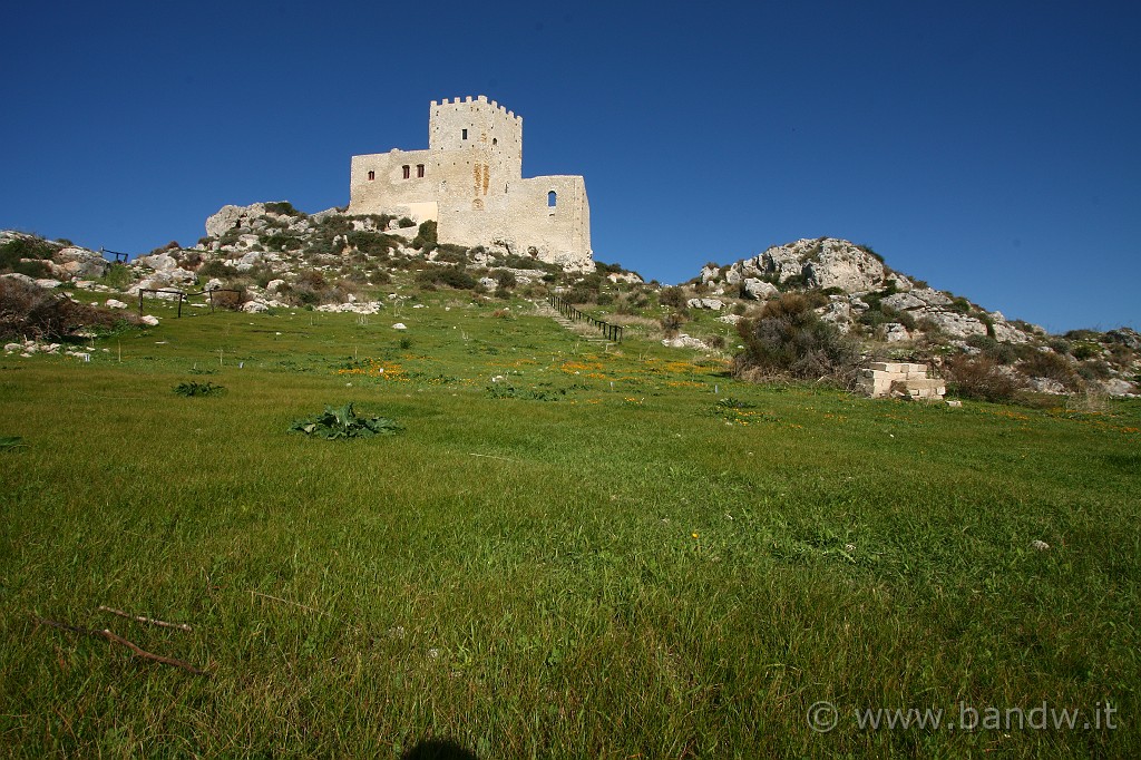 Giro_castelli_terza_parte_124.JPG - ... cosicché gli abitanti del castello poterono recuperarla ...