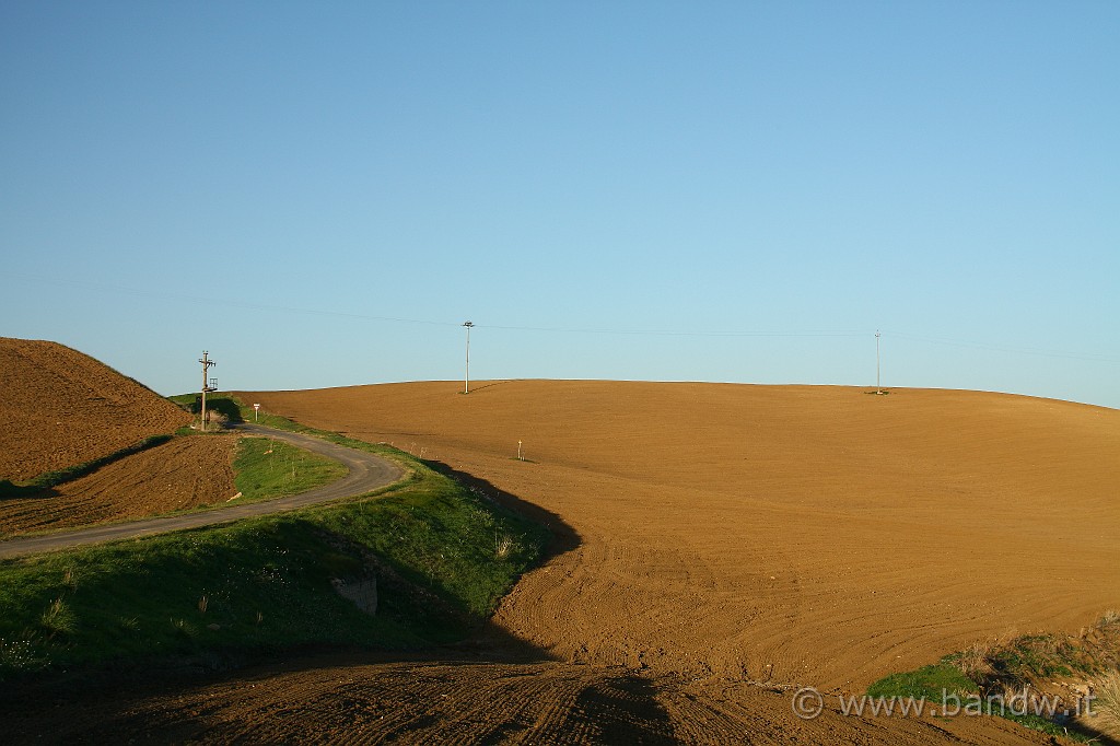 Giro_castelli_terza_parte_176.JPG - Le solite colline che fotografo in tutte le stagioni ...