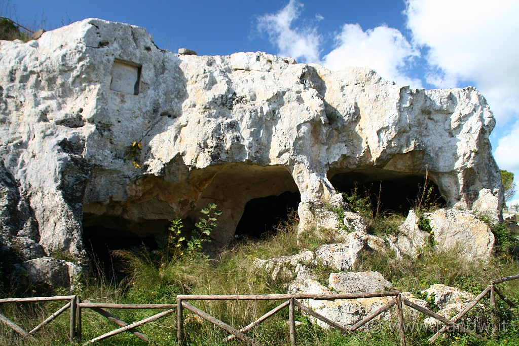 InGiroPerGliIblei_074.JPG - Catacombe nelle Latomie