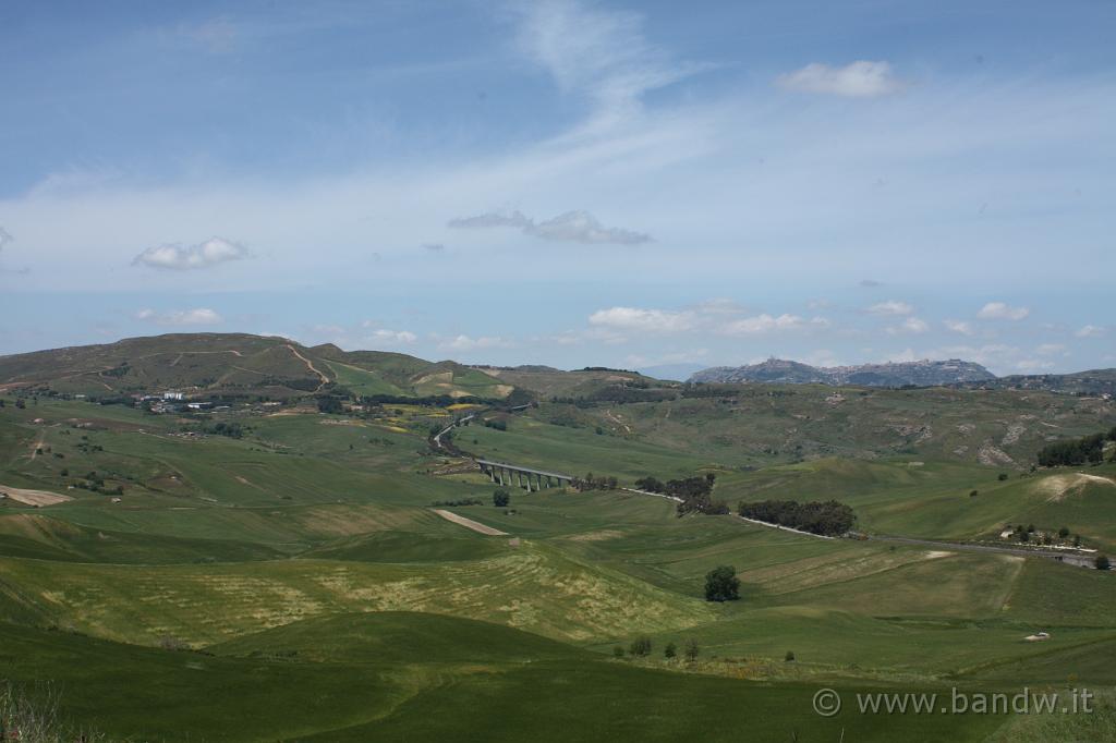 SS117Bis_007.JPG - Lungo la SS117Bis - Panorama sull'Ennese e sull'autostrada A20 Catania-Palermo