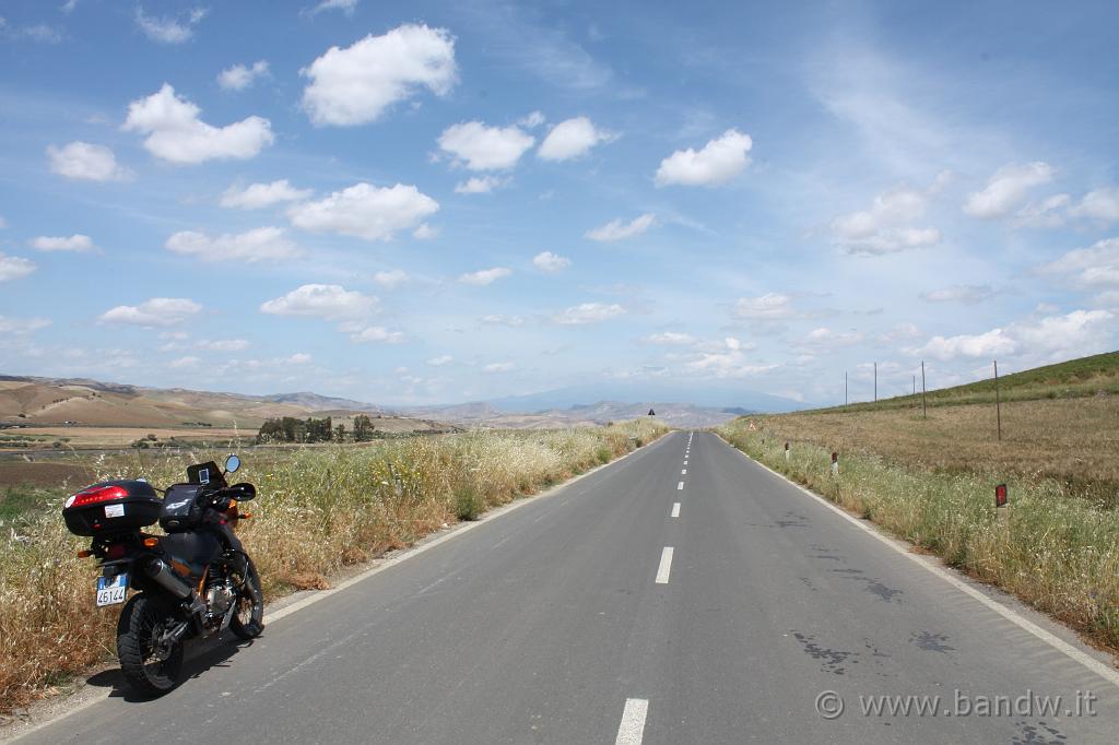 SS192_015.JPG - Lungo la SS192 - I colori della Sicilia - L'Etna sullo sfondo