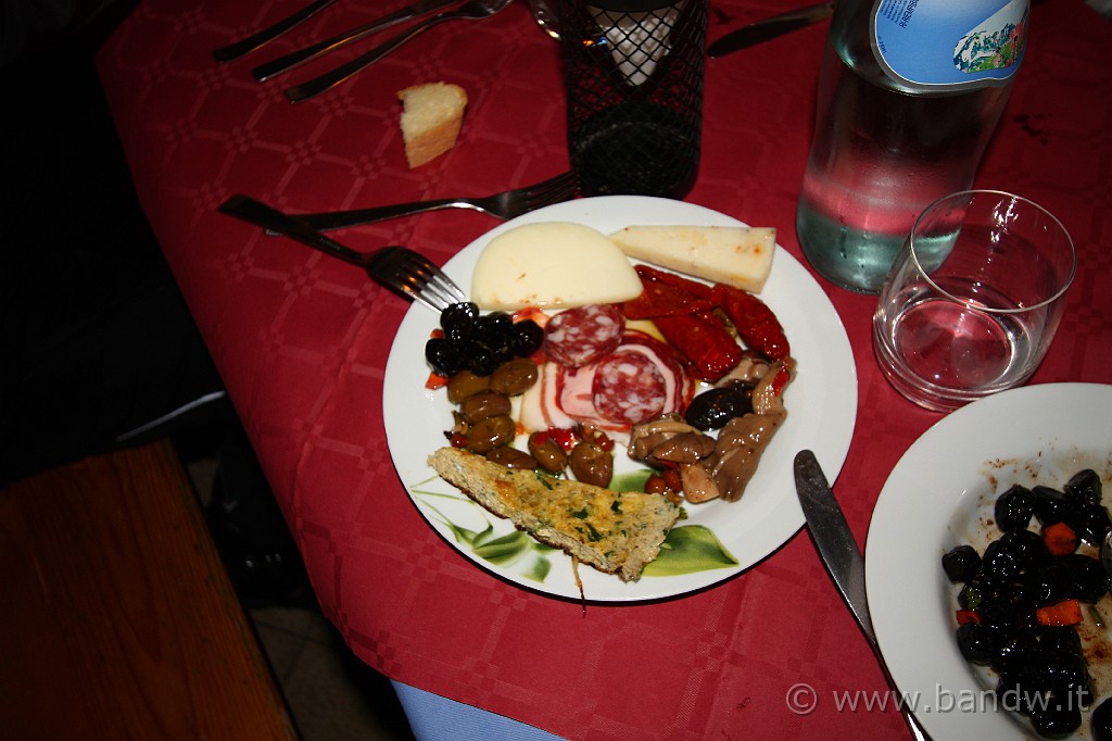 Madonie_inverno_2009_065.JPG - Antipasto tipico!!!