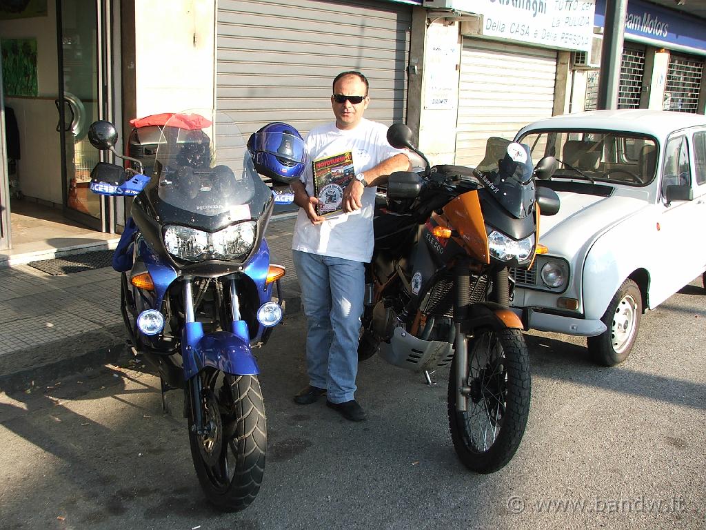 Motostaffetta2007(107).JPG - E vabbè, tienilo ancora un pò, giusto il tempo di una foto