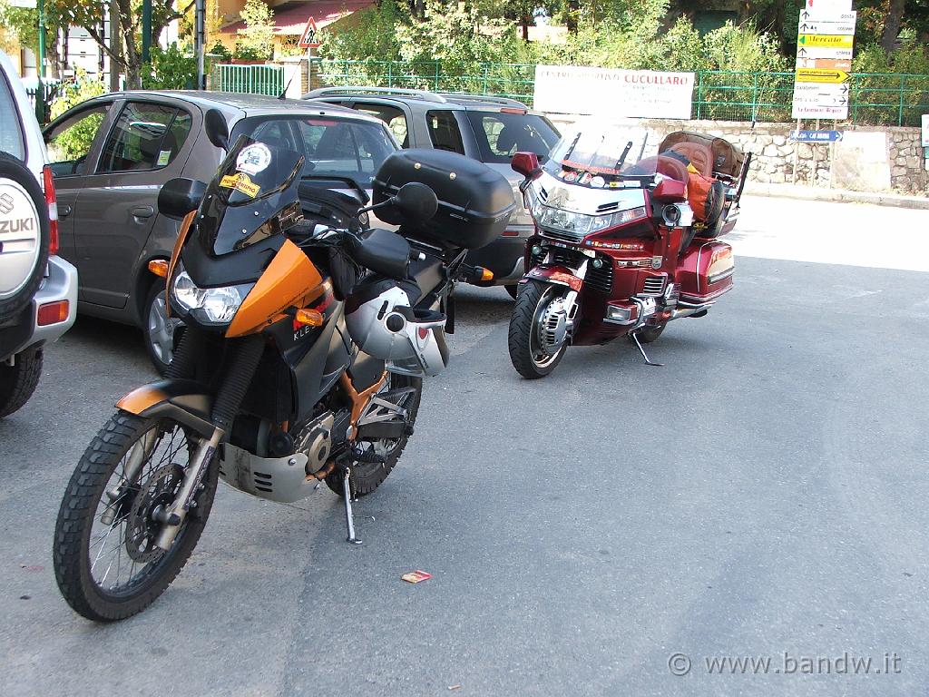 Motostaffetta2007(263).JPG - Le nostre moto si godono un meritato riposo