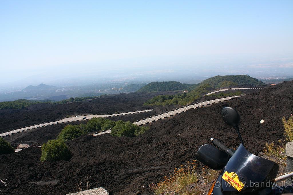 Oggi Etna_002.JPG - Sp 92 - I tornanti che salgono sull'Etna