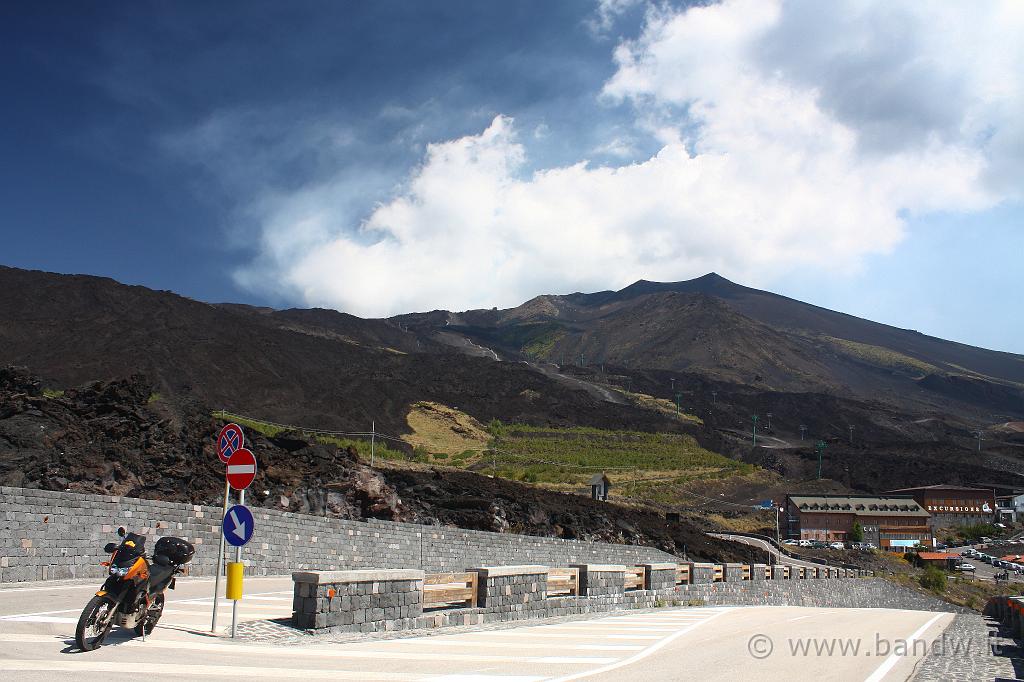 Oggi Etna_007.JPG - Nei pressi del Rifugio Sapienza sull'Etna