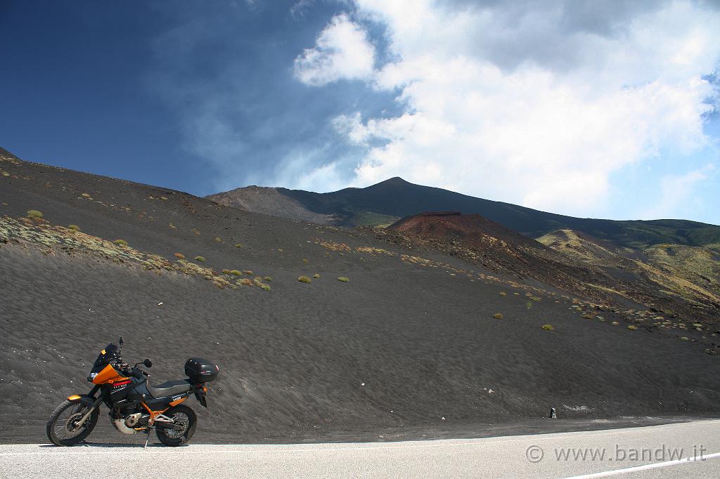 Oggi Etna_011.JPG - Sp 92 - La cenere Vulcanica