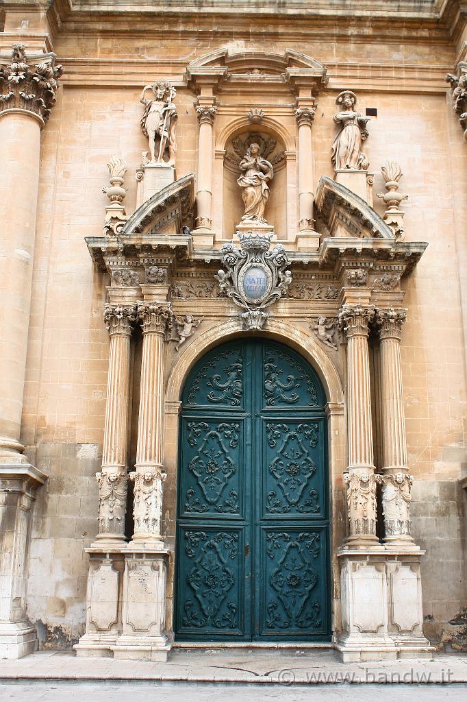 Ragusa_016.JPG - Ragusa - Particolare del prospetto della cattedrale di San Giovanni Battista