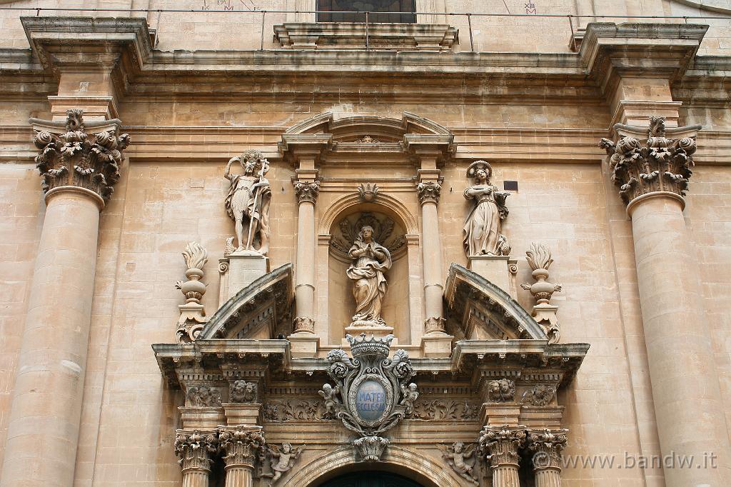 Ragusa_018.JPG - Ragusa - Particolare del prospetto della cattedrale di San Giovanni Battista