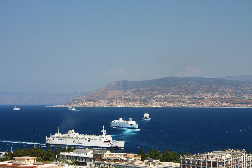 SS114_006.JPG - Messina - Traffico navale sullo stretto