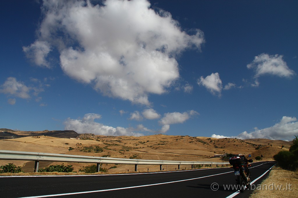 Sicilia_Tirrenica_004.JPG - Prima sosta (foto) lungo la SS117 nei pressi di Leonforte