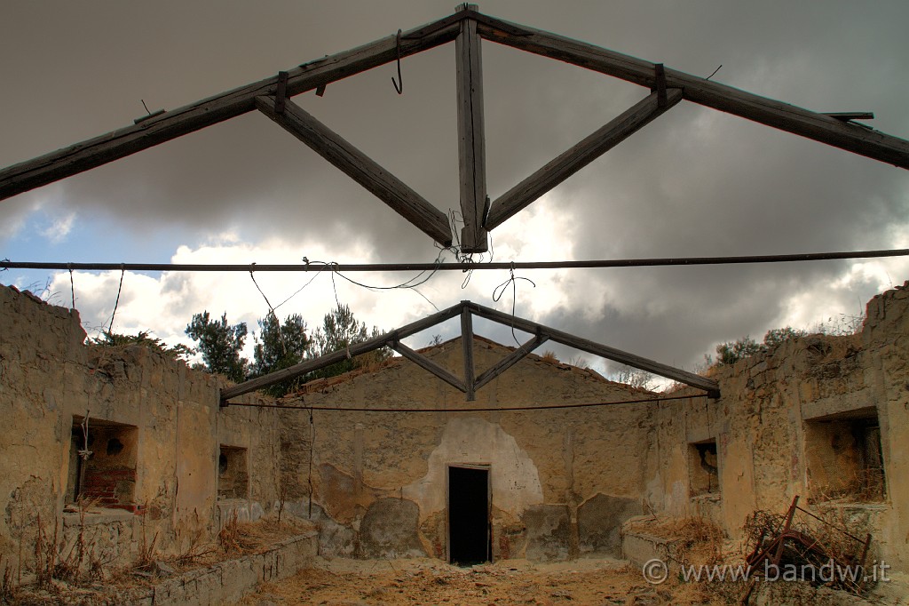 Sicilia_Tirrenica_013.jpg - Ancora foto nel casolare abbandonato