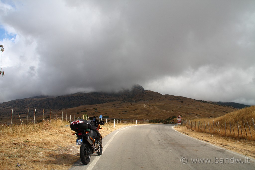 Sicilia_Tirrenica_018.JPG - Ma le nuvole sono sempre all'orizzonte....