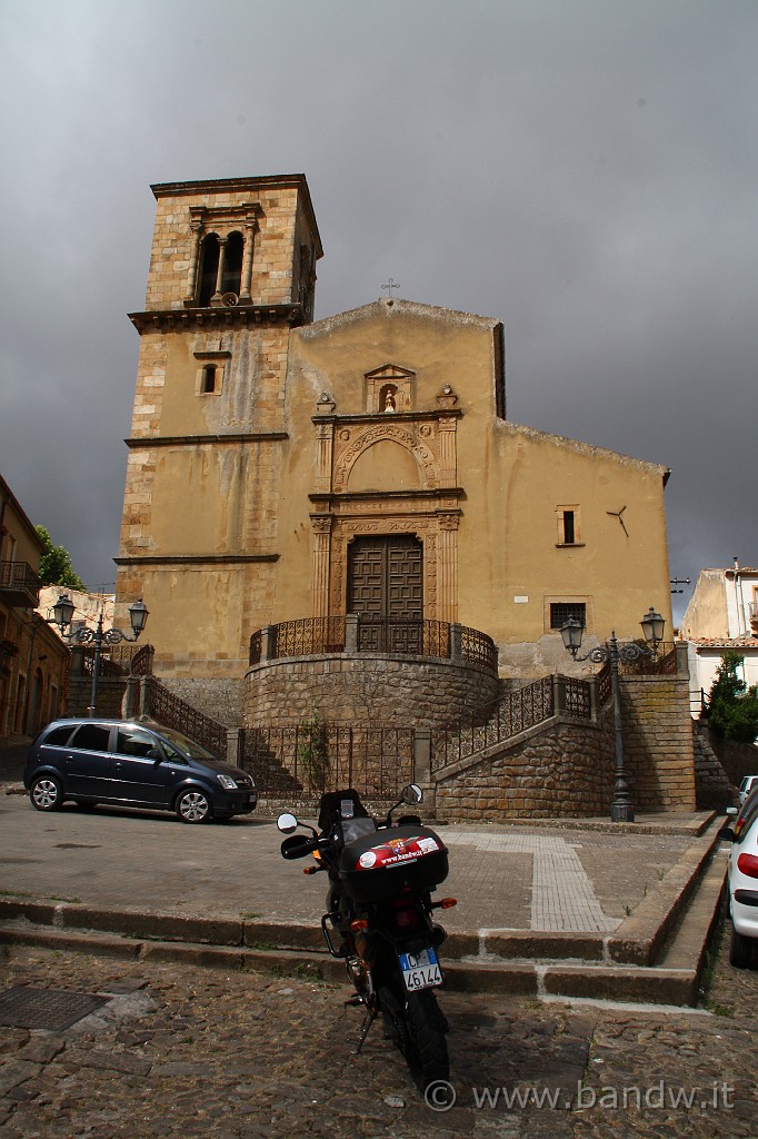 Sicilia_Tirrenica_020.JPG - Arrivo finalemente a Mistretta e faccio una sosta davanti la chiesa di San Giovanni