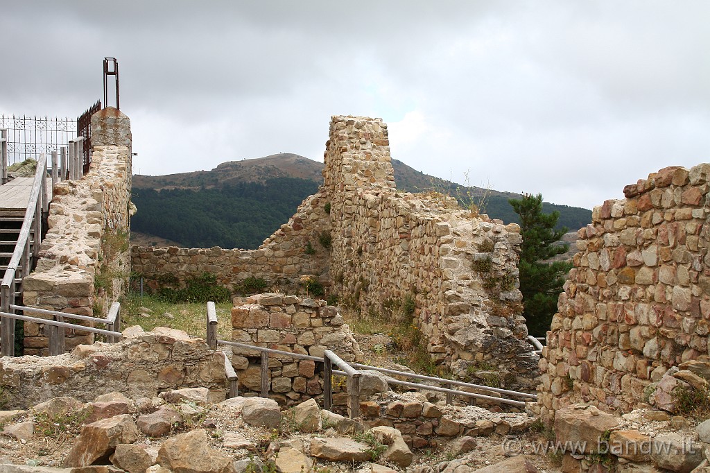 Sicilia_Tirrenica_047.JPG - Ecco i resti del Castello di Mistretta