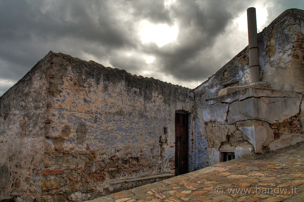 Sicilia_Tirrenica_113.jpg - Abitazioni rurali adiacenti al Castello