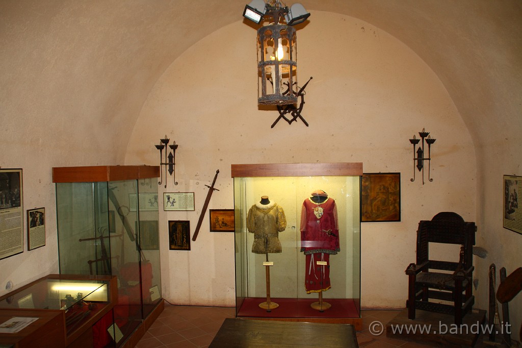 Sicilia_Tirrenica_121.JPG - All'interno del Castello è possibile visitare il "Museo delle Fortificazioni di Sicilia"