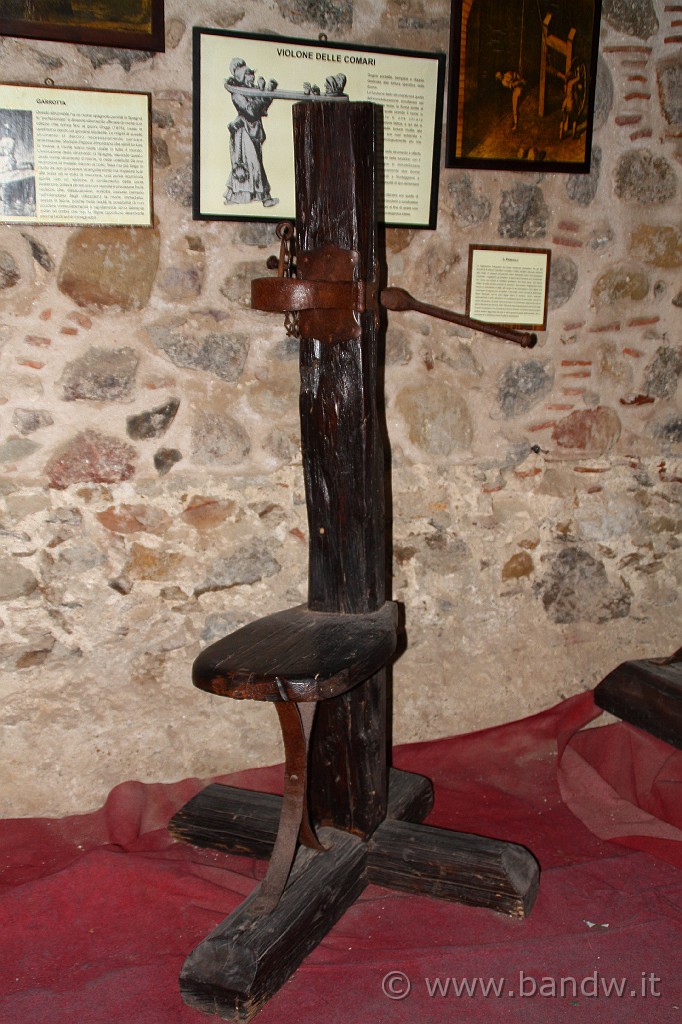 Sicilia_Tirrenica_141.JPG - Vari strumenti di tortura al Museo storico della Pena e della Tortura