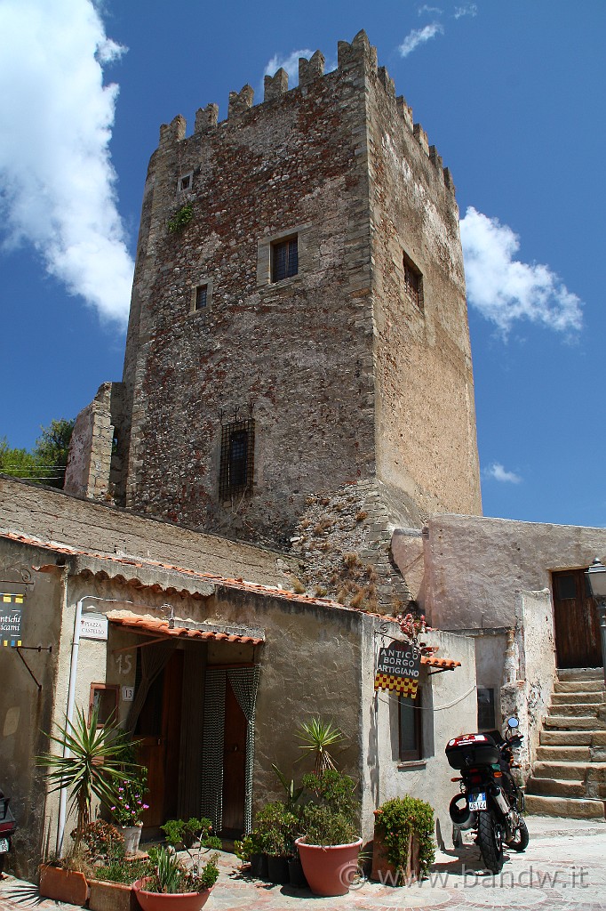 Sicilia_Tirrenica_159.JPG - Il borgo adiacente il Castello di Brolo