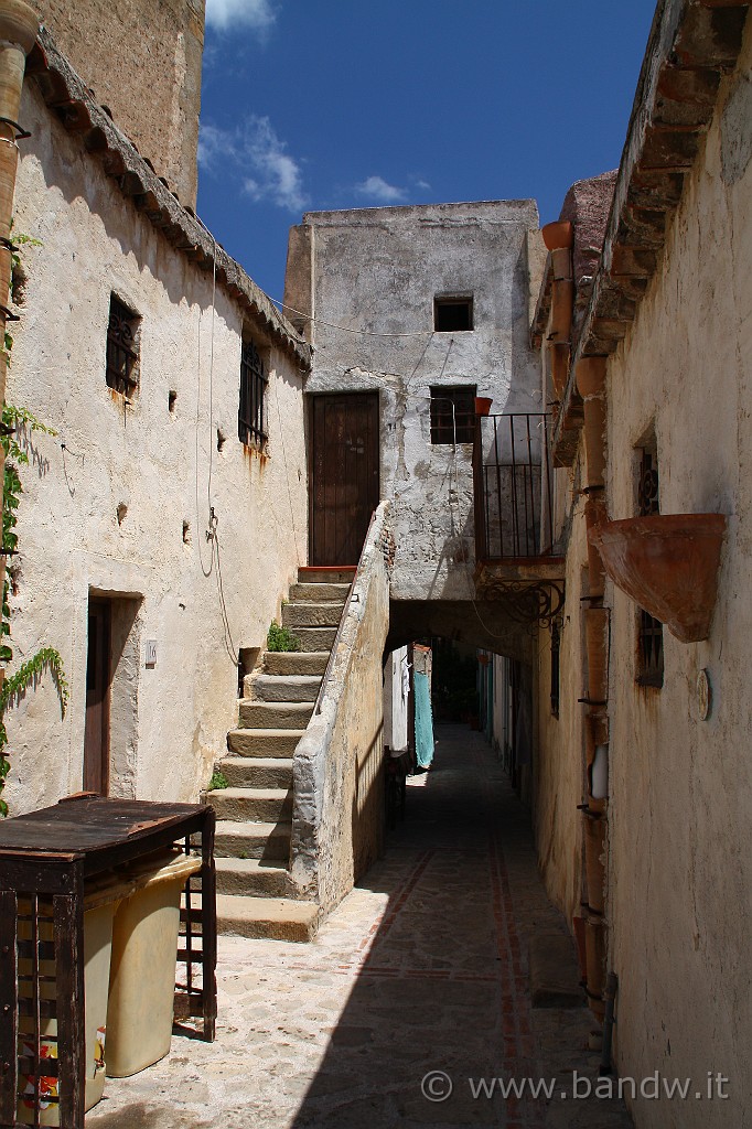 Sicilia_Tirrenica_169.JPG - Il borgo adiacente il Castello di Brolo